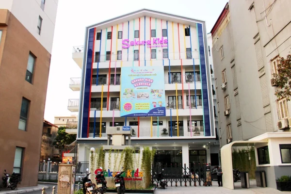 Sakura Kid Long Biên