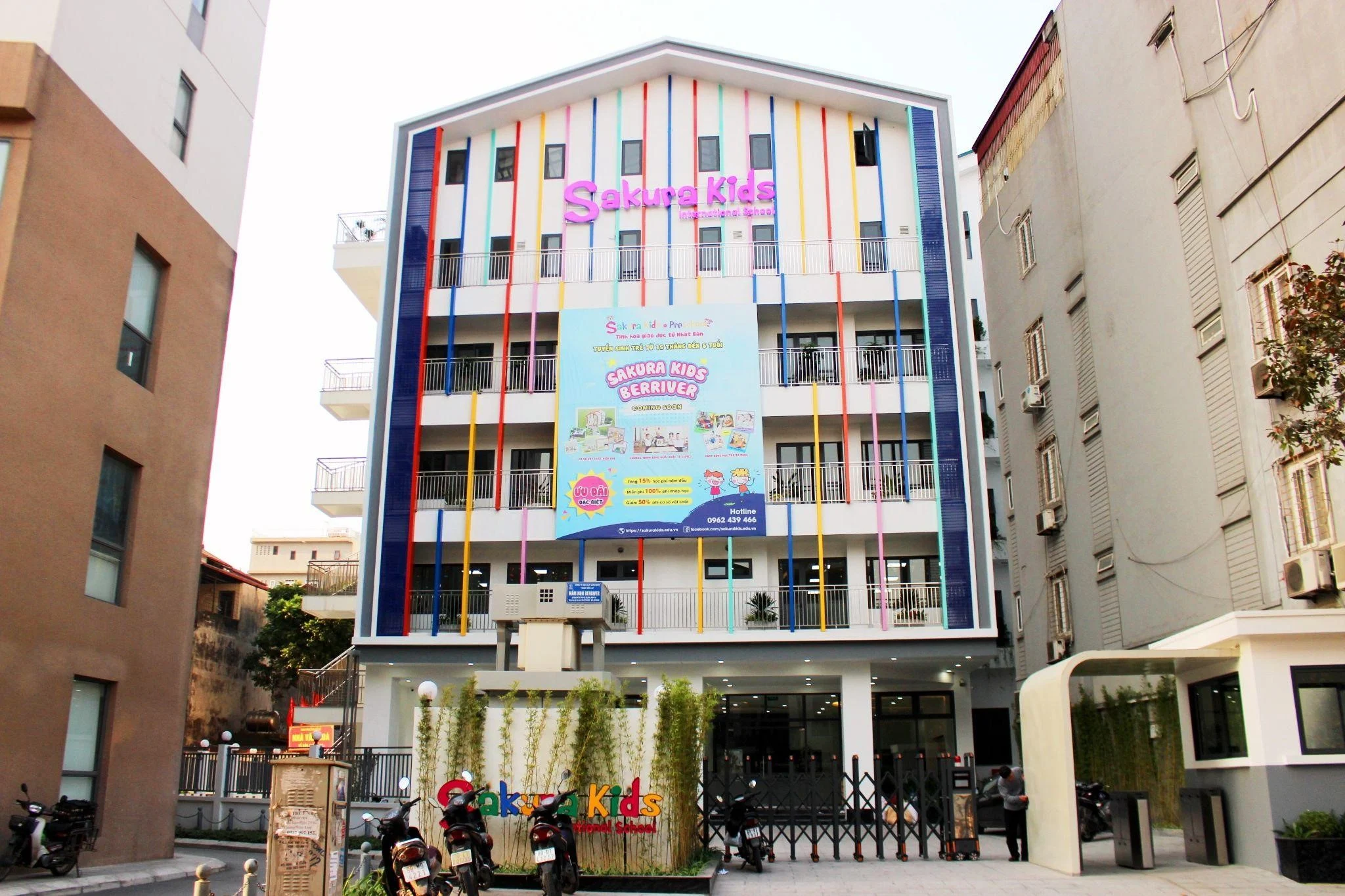 Sakura Kid Long Biên