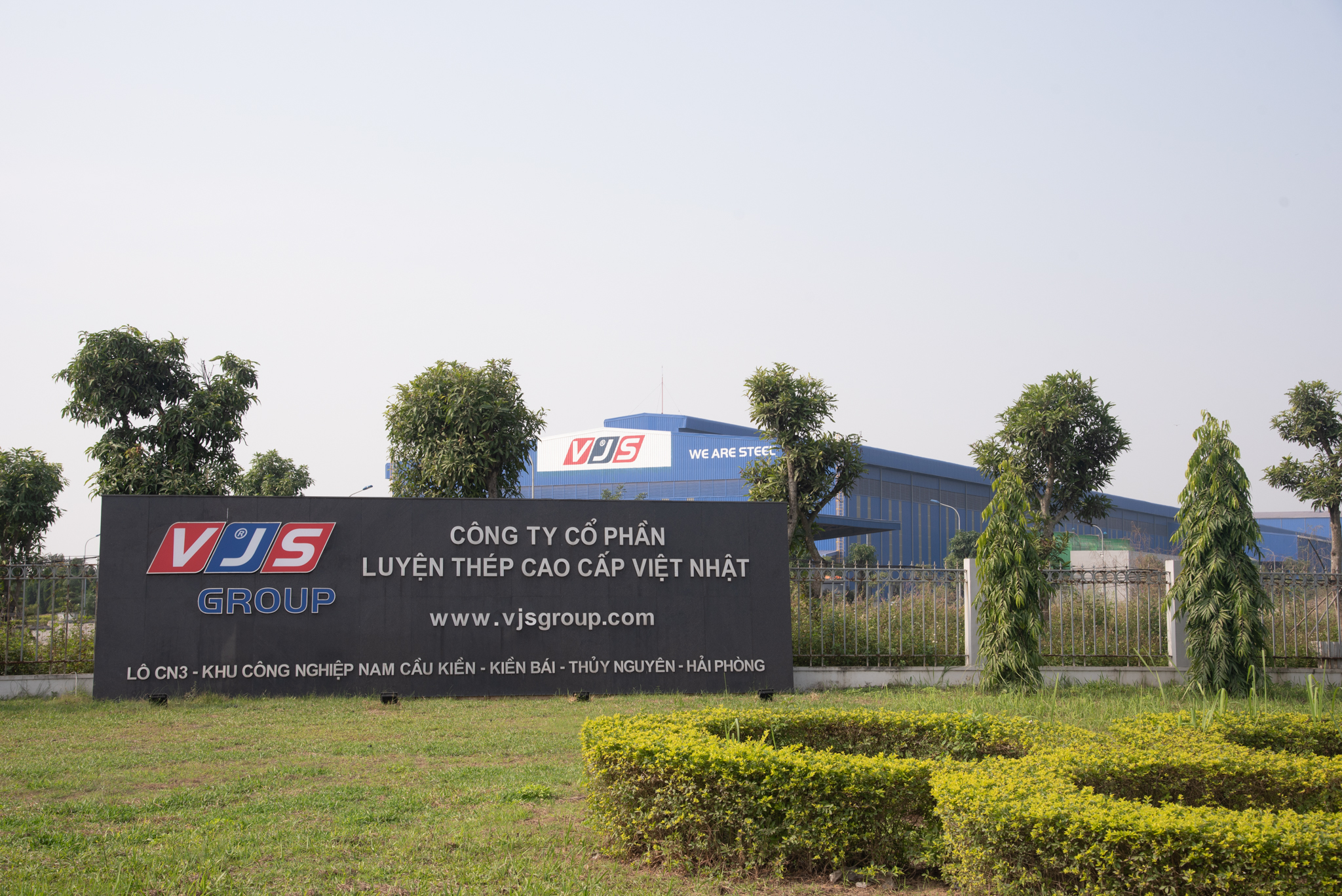 Nhà máy thép Việt Nhật