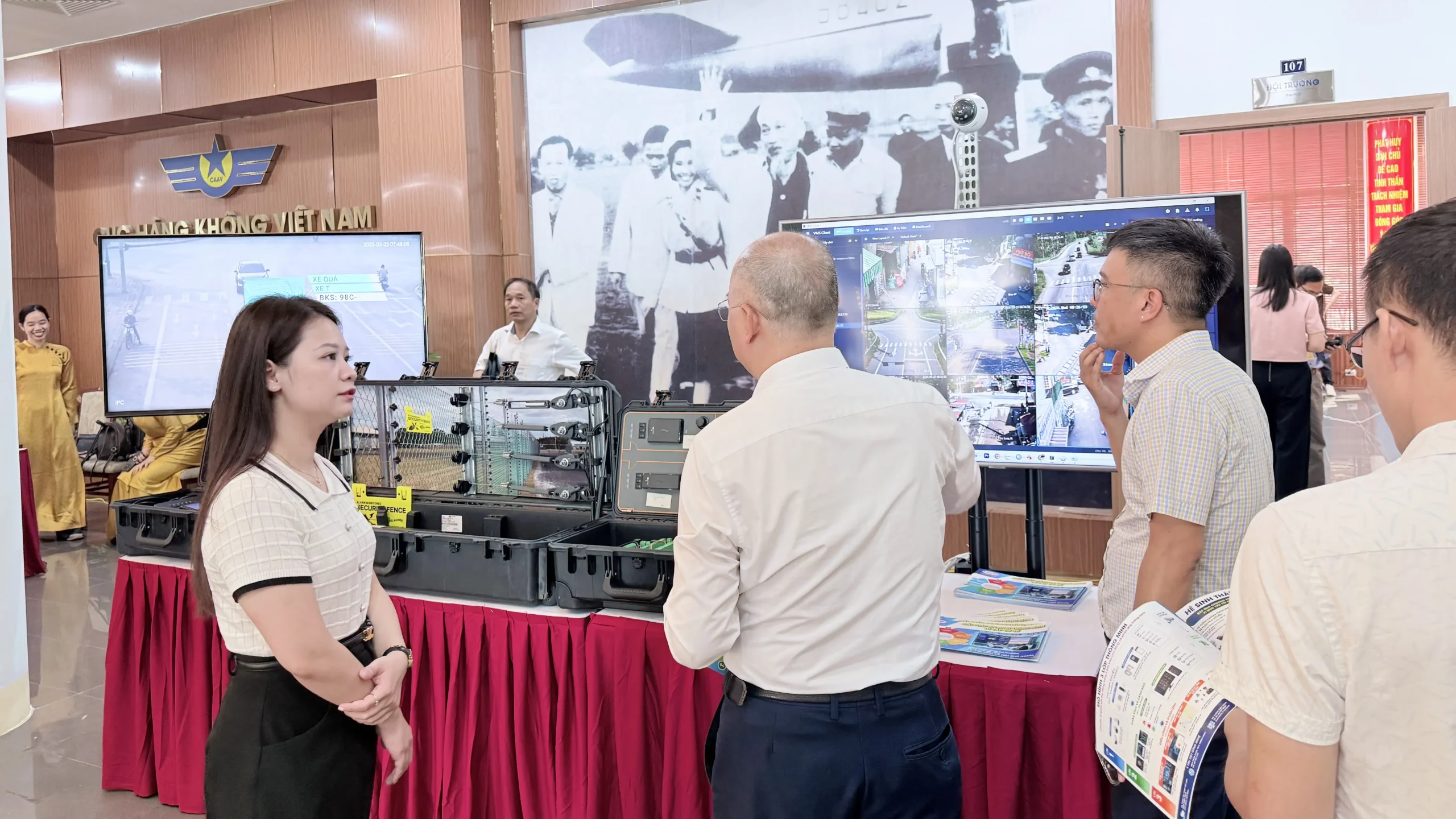 BIỂN BẠC TRƯNG BÀY VÀ GIỚI THIỆU CÔNG NGHỆ TẠI HỘI THẢO “CHUYỂN ĐỔI SỐ VÀ ỨNG DỤNG AI TRONG NGÀNH HÀNG KHÔNG VIỆT NAM”