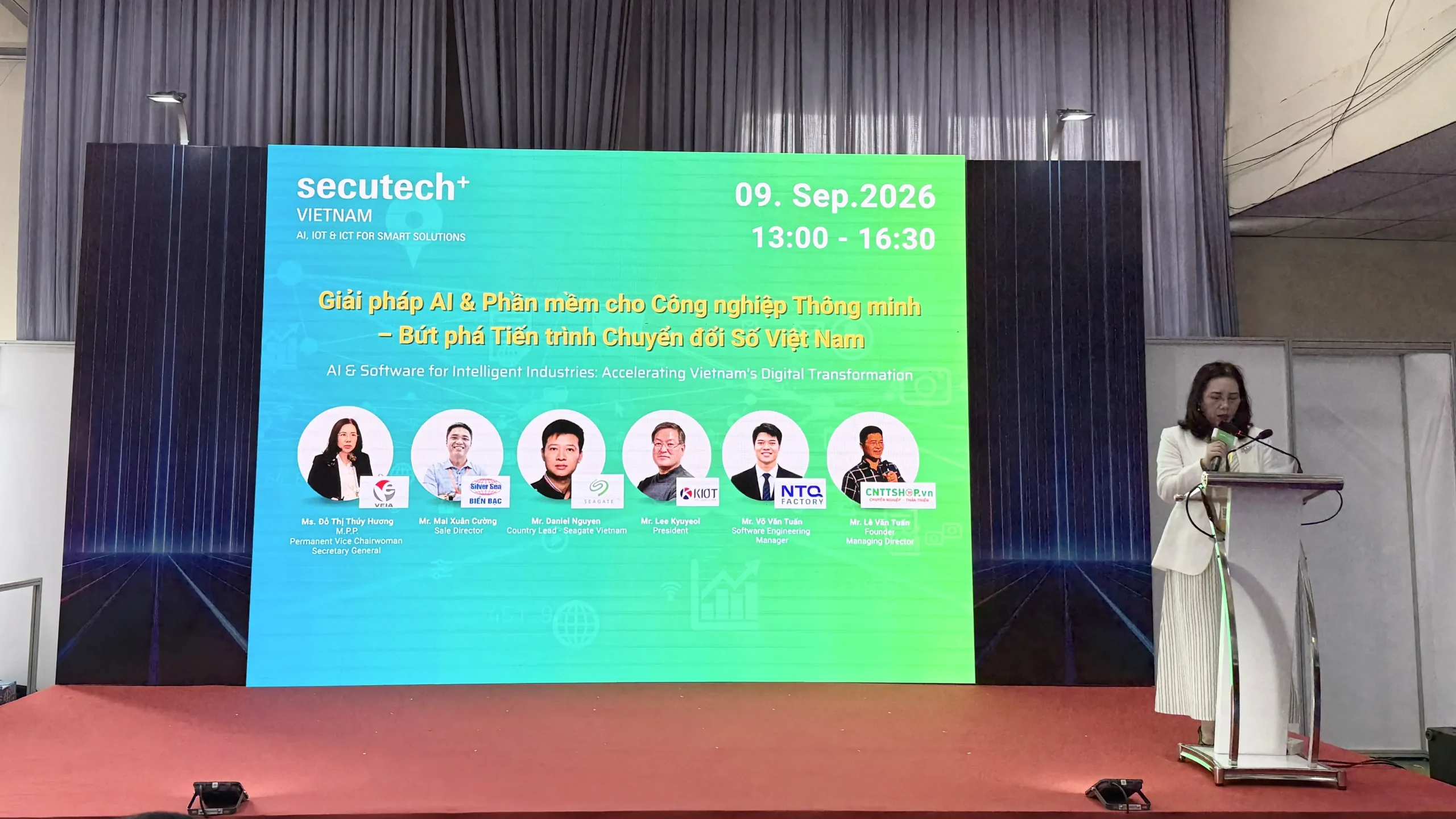 BIỂN BẠC CHIA SẺ GIẢI PHÁP TẠI AI & SOFTWARE SEMINAR